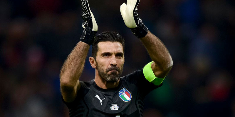 Serie A - Sân khấu của các đội bóng giàu truyền thống nước Ý 3 Thủ thành Gianluigi Buffon là người từng ra sân nhiều nhất tại Serie A
